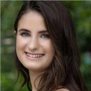 Studentessa dell’ultimo anno al liceo scientifico. Studio l’inglese da quando sono nata ed ho perfino vissuto un anno in Canada